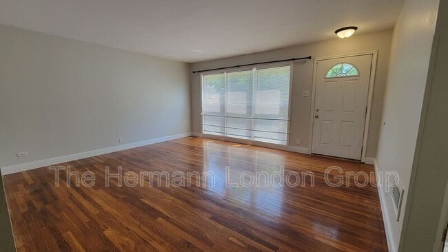 Building Photo - 3437 Elmhurst Dr