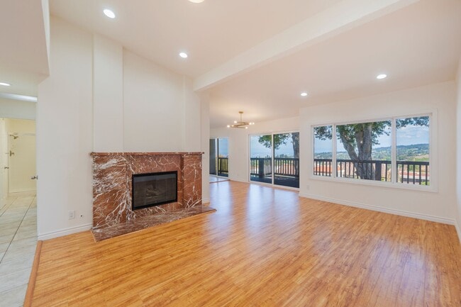 Building Photo - 37 Cottonwood Cir