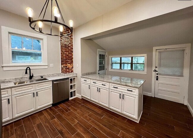 Building Photo - 209 S Fulton St