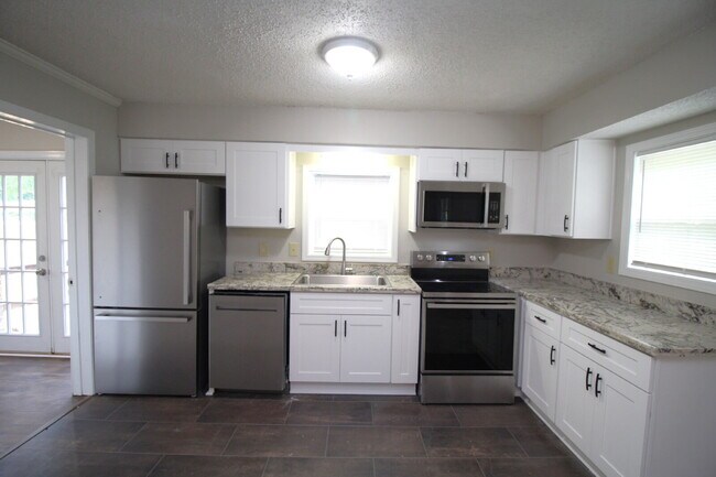Building Photo - Updated 1-Bedroom Duplex in Bellview – New...