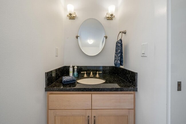 Building Photo - 76-886 Hualalai St
