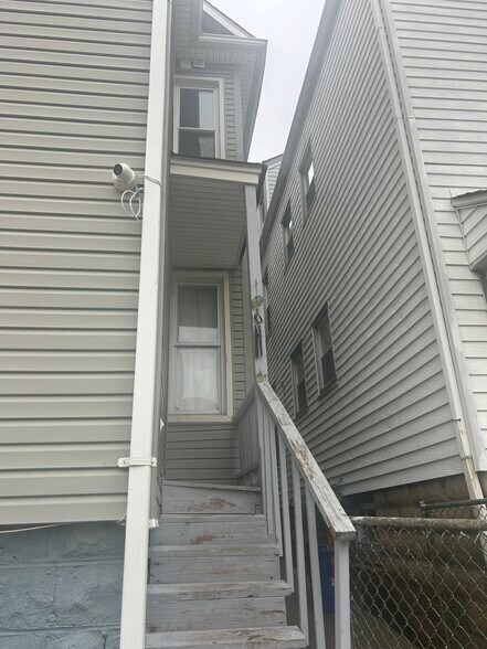 Building Photo - 26 Ella St