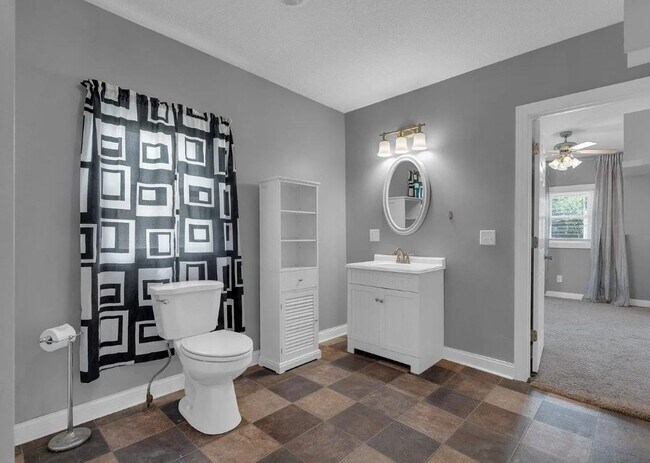 Building Photo - Great one bedroom - Located in Rock Island