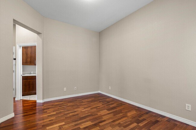 Building Photo - Spacious Townhome in Cherry Creek School District