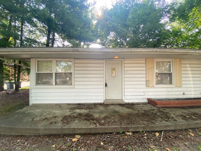 Primary Photo - 1604-1604 S Fares Ave
