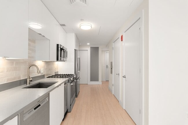 Building Photo - 121 Portland St