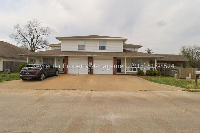 Building Photo - 1307 N Willow Dr