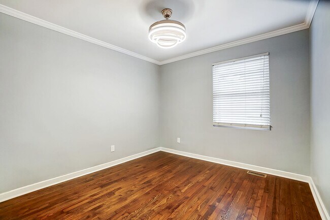 Building Photo - Beautiful Remodeled  Home in Historic Wilmore.