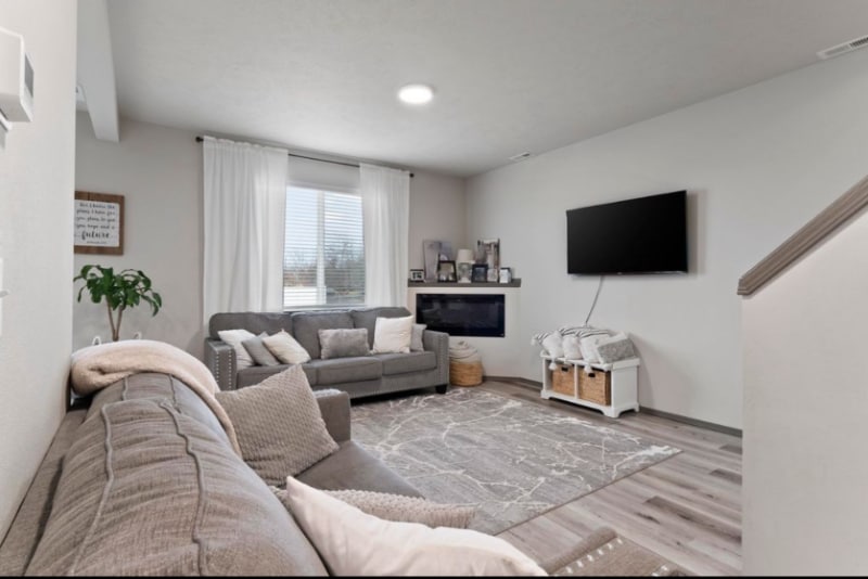 Building Photo - 14302 E 13th Ave