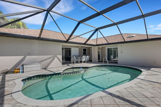 Building Photo - 294 Rotonda Cir
