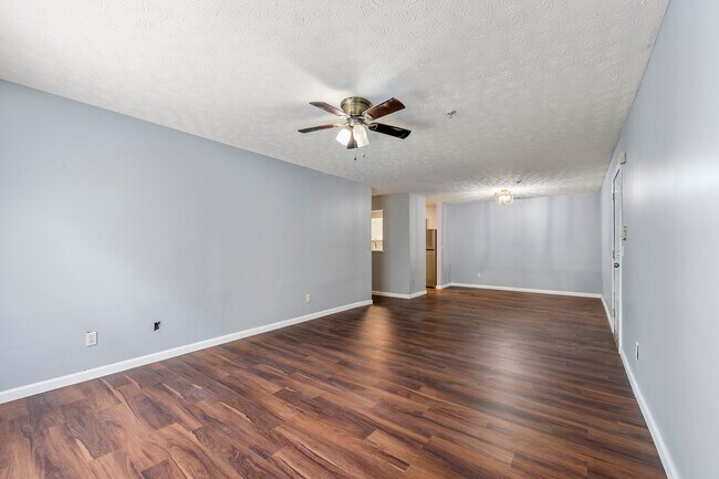 Building Photo - 3247 Fairington Dr