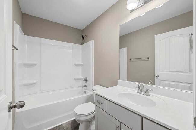 Building Photo - Sophisticated Sango Townhouse in a Gated C...