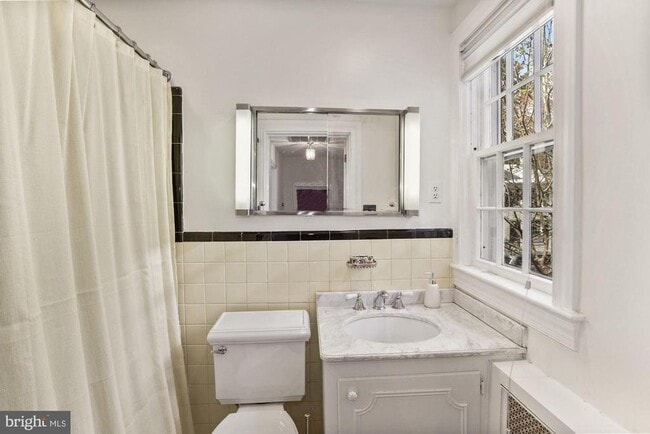 Building Photo - 1537 33rd St NW