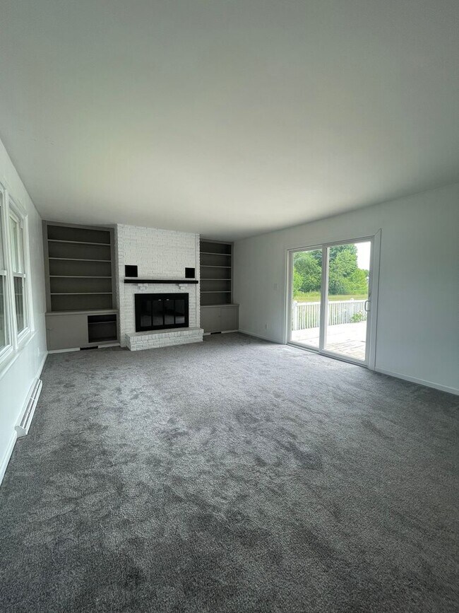 Building Photo - Three Bedroom Home in Richland