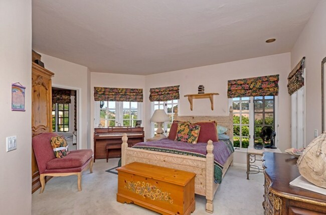 Building Photo - 6 South Peak