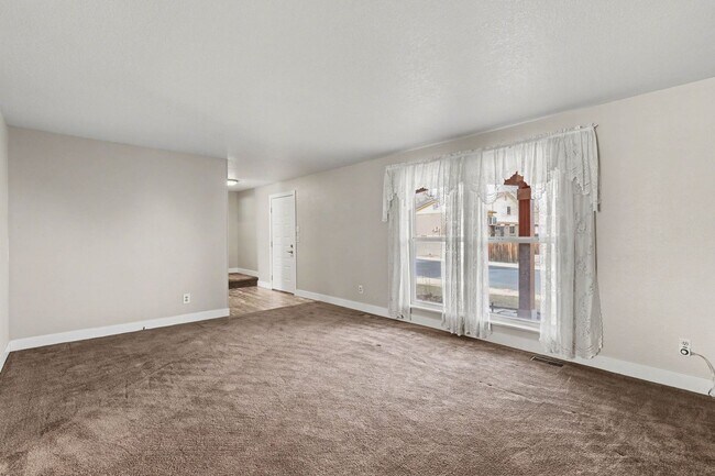 Building Photo - Spacious Home Wi/Large Fenced Yard + Covered Patio + Easy Denver/Boulder Commute