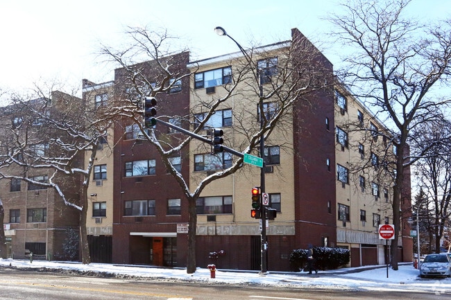 Primary Photo - 6726 N Sheridan Rd
