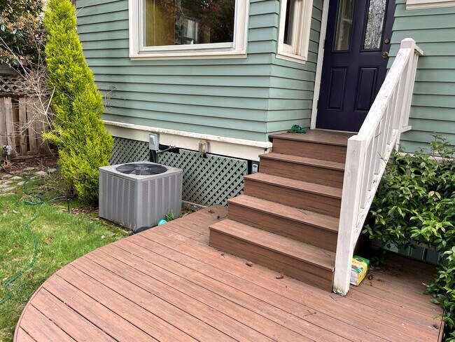 Building Photo - Coveted Laurelhurst Craftsman, Detached Garage, A/C, Hardwoods...A Rare Listing!