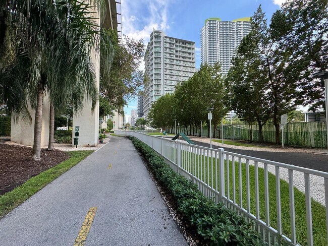 Building Photo - 350 S Miami Ave
