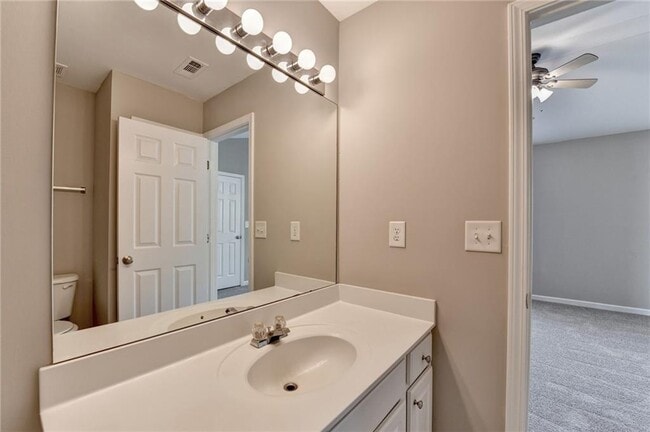 Building Photo - 4020 Edgecomb Dr