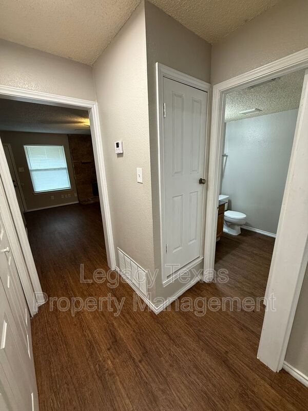 Building Photo - 1607 Sun Valley Dr