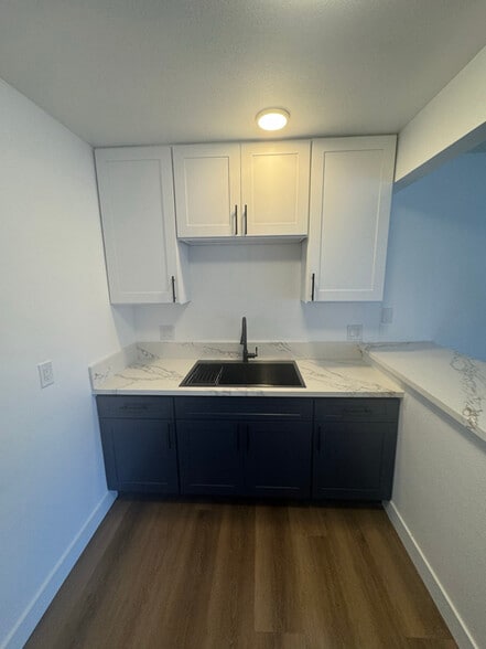 Building Photo - 9361 Cellini Ave