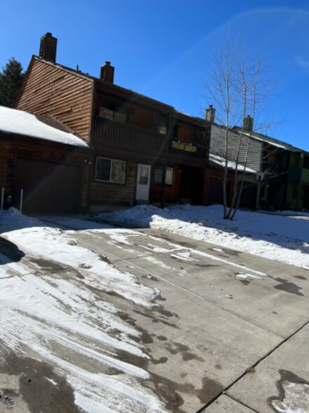 Building Photo - 3107 Riverside Dr