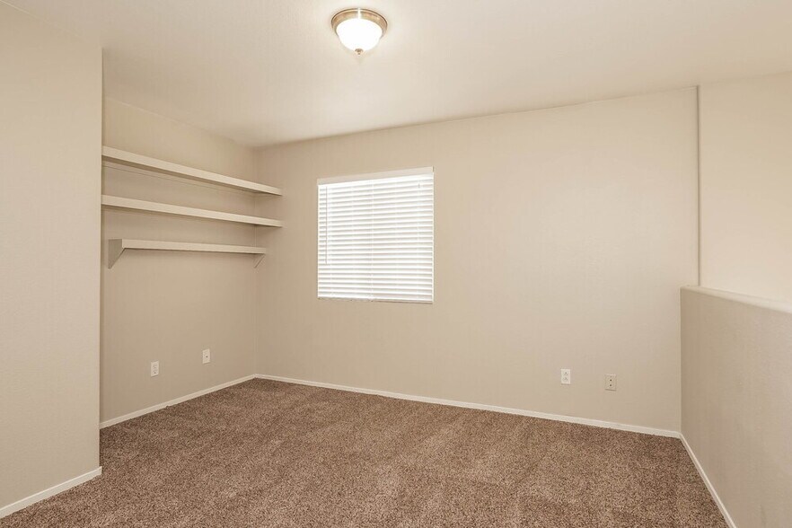 Building Photo - 9524 Friant St