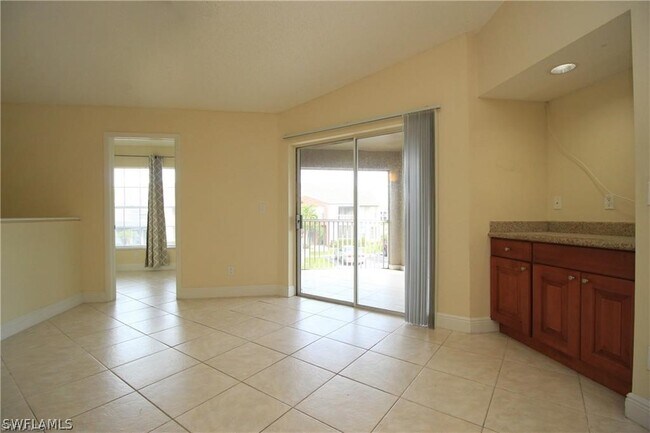 Building Photo - 194 Santa Clara Dr