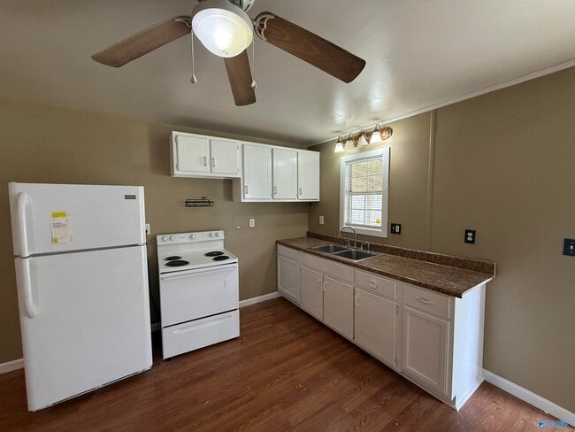 Building Photo - 215 Brian Dr