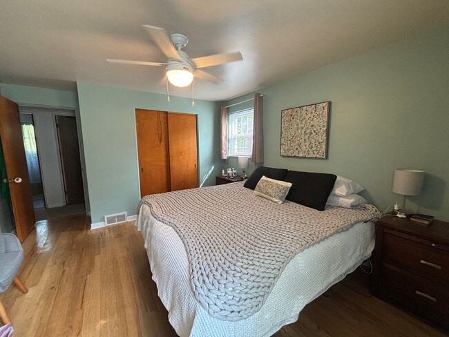 Building Photo - Beautiful 4 Bedroom Home In Mt. Lebanon!