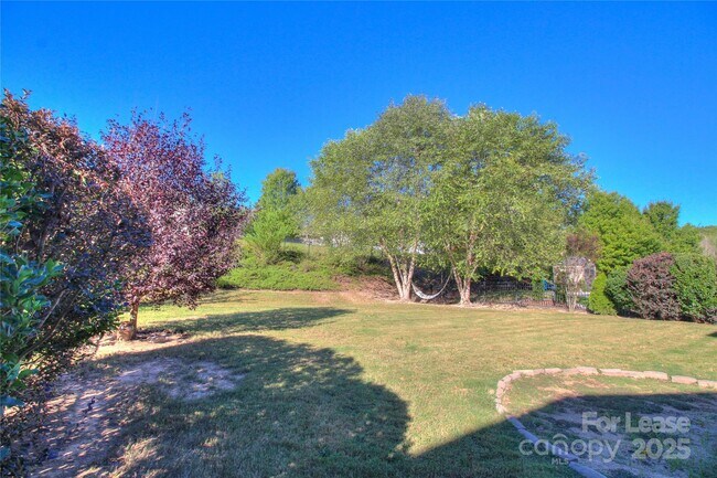 Building Photo - 1444 Ridgehaven Rd