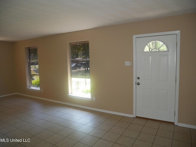 Building Photo - 1416 Vicksburg Dr