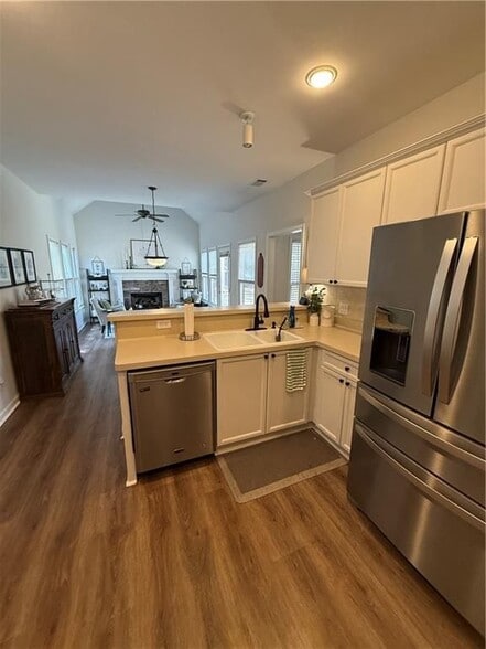 Building Photo - 304 Maple Grove Ct