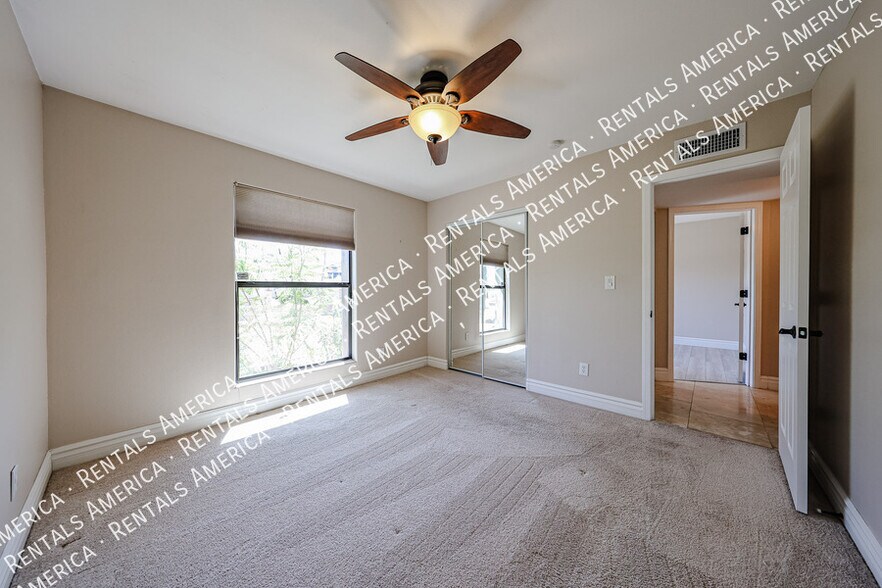 Building Photo - 13242 N 11th Ave