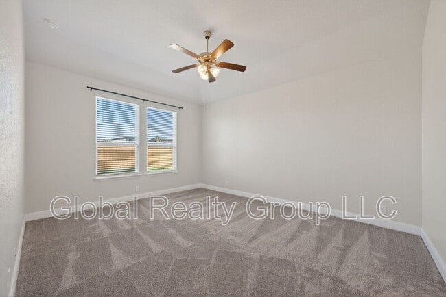 Building Photo - 402 Singing Brk