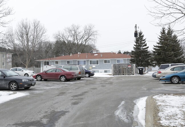 Building Photo - 8963 Syndicate Ave