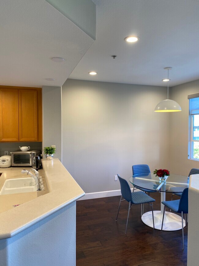 Dining room/kitchen - 13075 Pacific Promenade