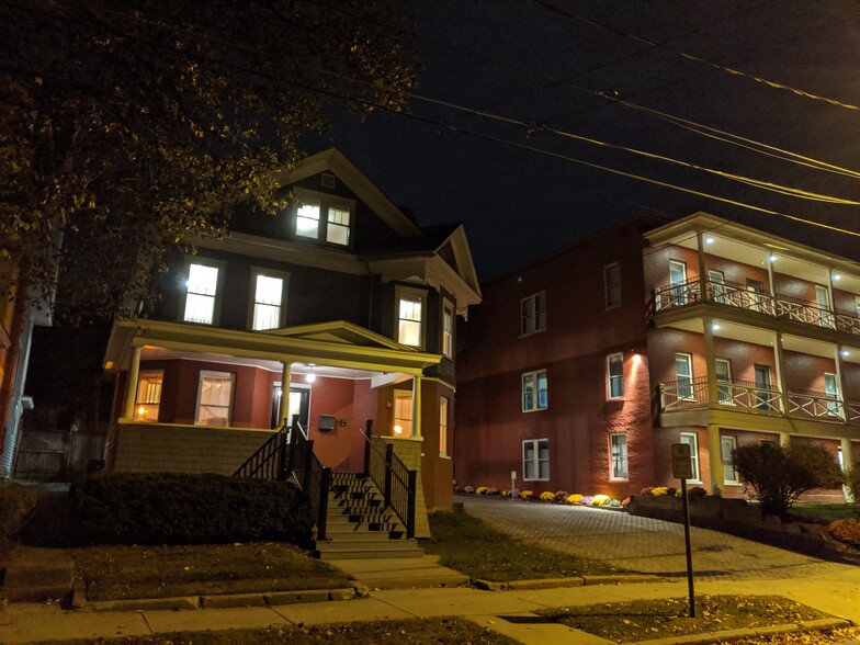 Night Time Exterior - 82 Hungerford Terrace