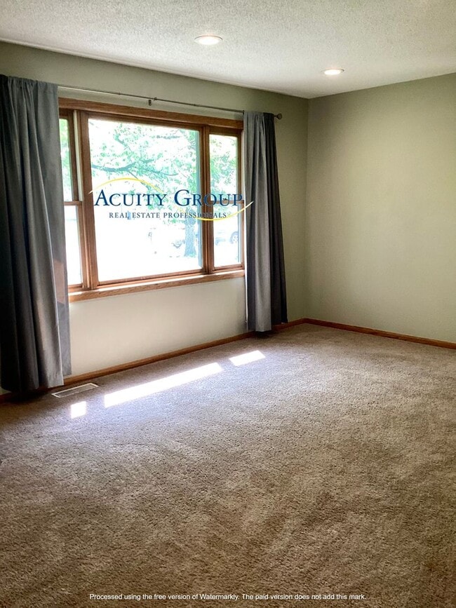 Building Photo - 3BR, 1BA Rambler