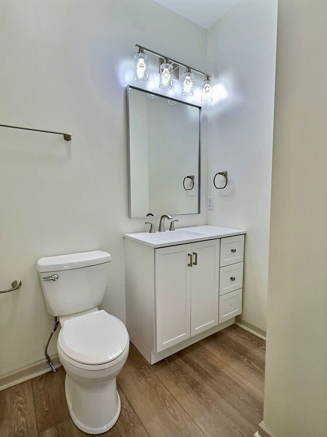 Building Photo - **August 2028** HUGE 8 Bed 6 Bath !! Fully Remodeled!!