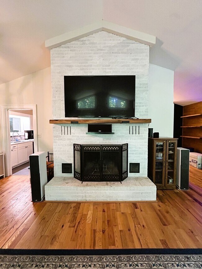 Building Photo - Spacious 3BR/2BA Home Near Downtown Boone ...