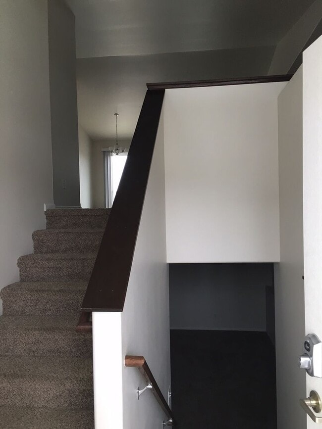 Building Photo - 3 Bed 3 Bath Twin Home