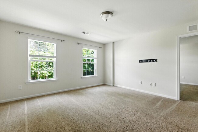 Building Photo - 8120 Fairmont Dr