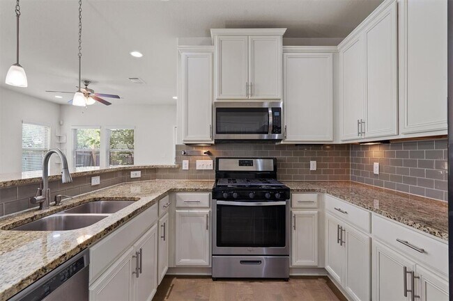 Building Photo - 2304 S Lakeline Blvd