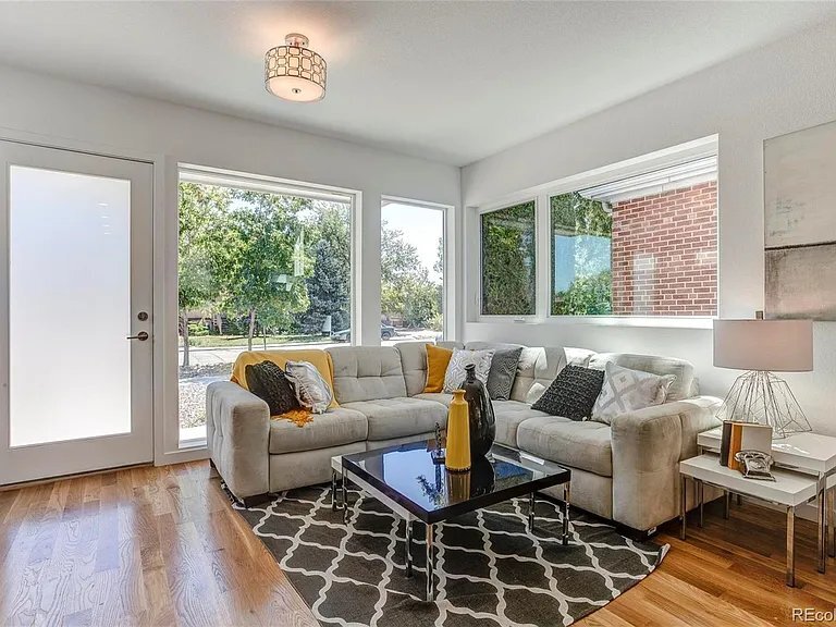 Building Photo - 1927 Grove St