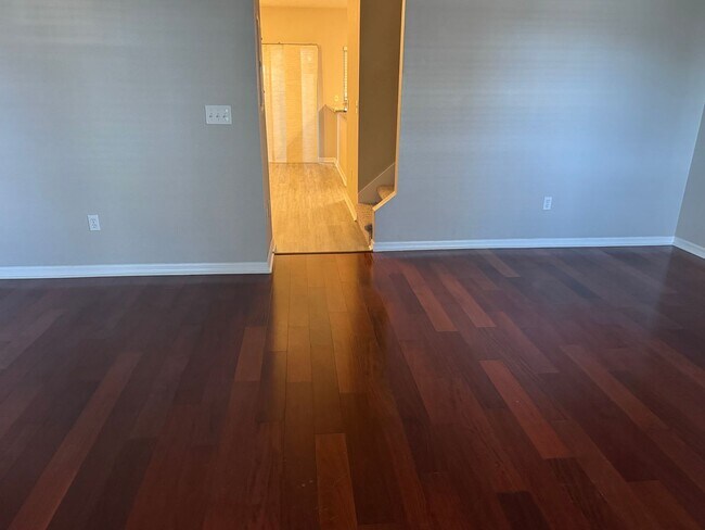 Building Photo - Fully Remodeled 3-Bed, 2.5-Bath Townhouse