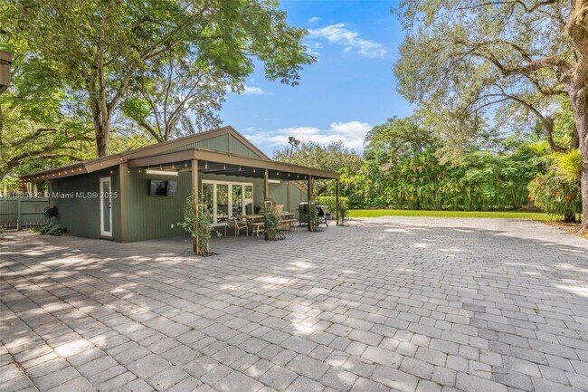 Building Photo - 6830 SW 69th Ave
