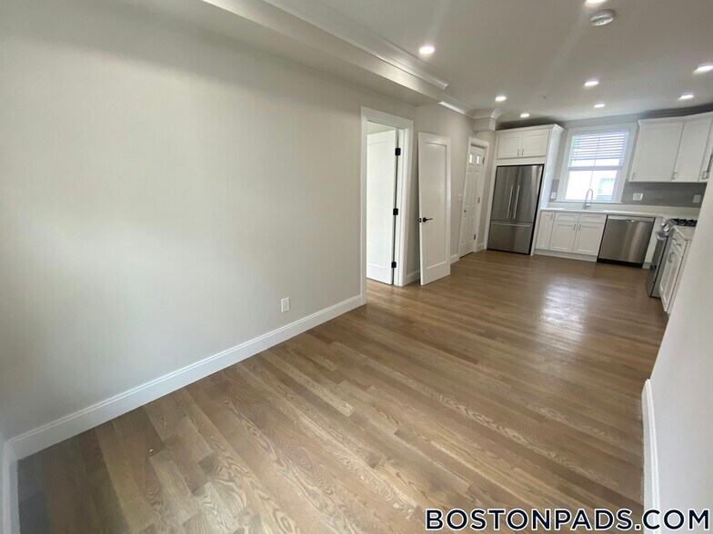 Building Photo - 153 Foster St