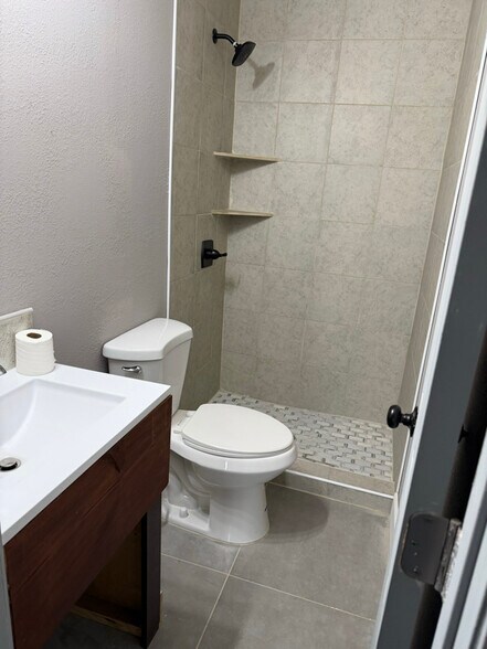 Building Photo - 821 Everett Springs Rd